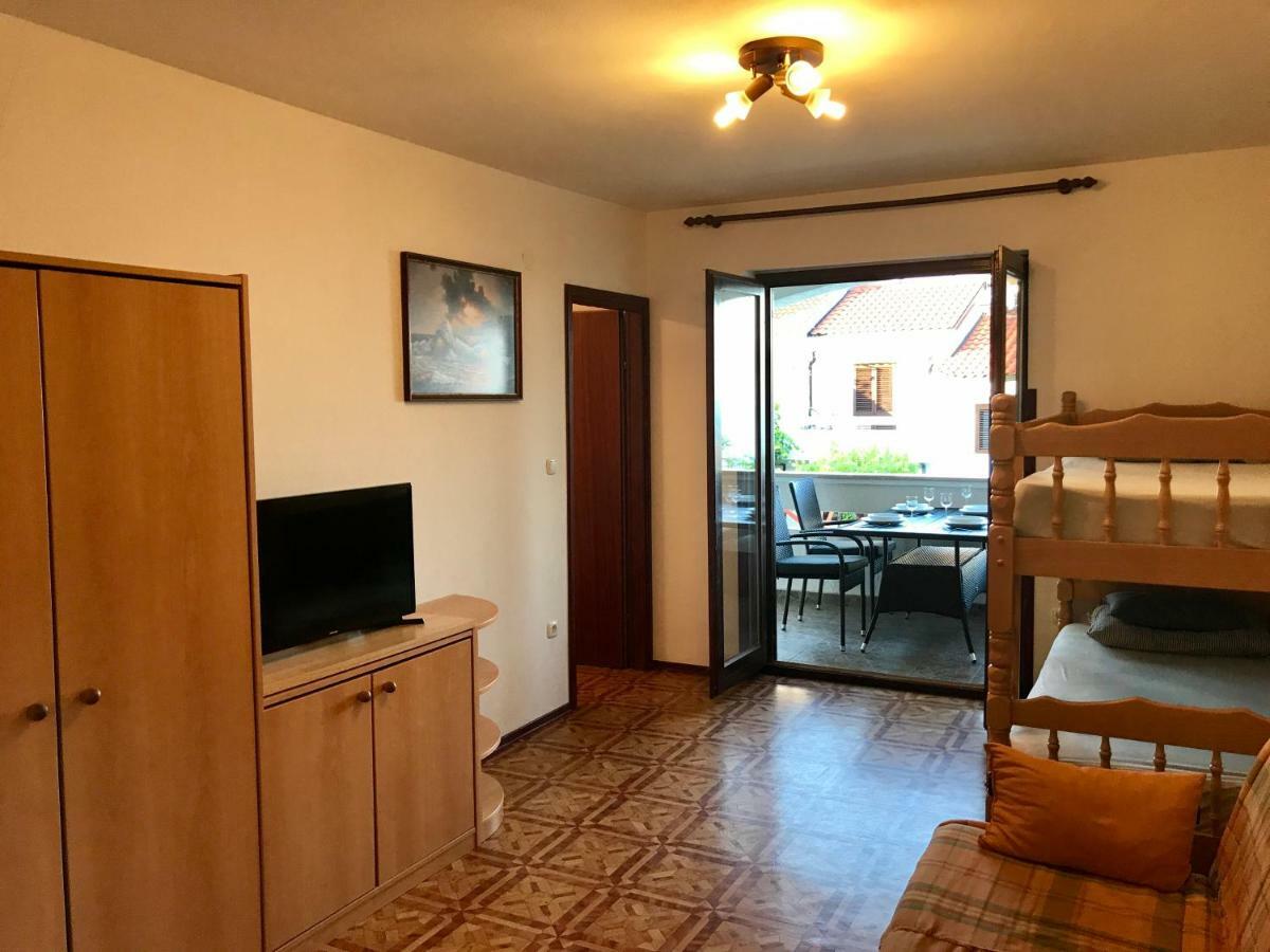 Apartmani Lisac Baska  Exterior photo